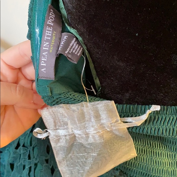 Gorgeous & Comfy! Green lace maternity dress Holiday parties photos Christmas - Picture 9 of 11